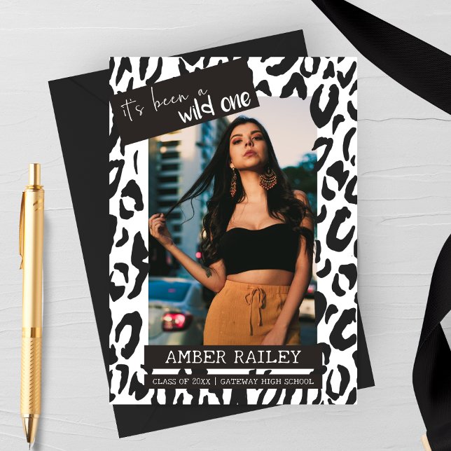 Um Fera, Anúncio de Graduação com Foto (It's Been a Wild One | Graduation Photo Announcement Card)