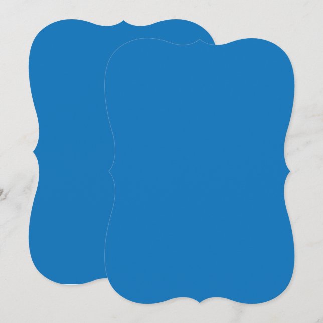 um fundo azul com um relógio preto e branco (Frente/Verso)