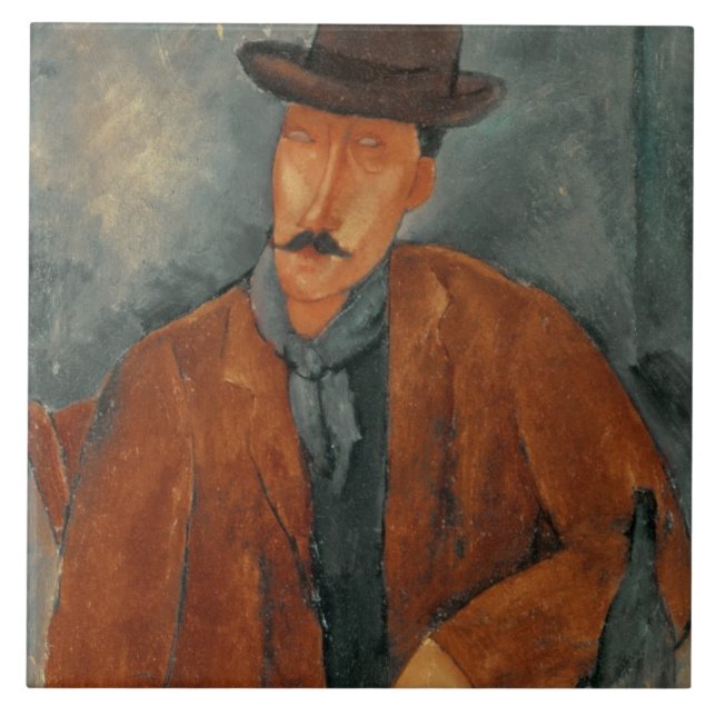 Um homem assentado que inclina-se em uma mesa (Frente)