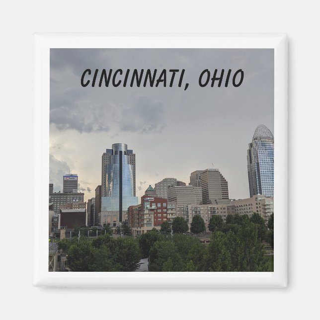 Um imã com uma foto da cidade de Cincinnati, Ohio. (Frente)