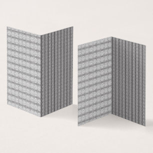 Um padrão geométrico branco e cinza preenche a ima