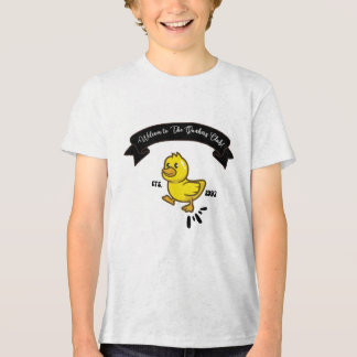 um pato amarelo engraçado andando de forma engraça