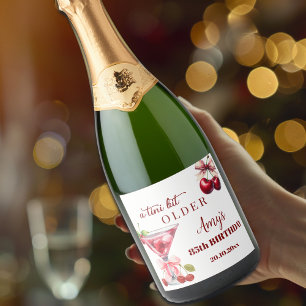 Um Pouco Mais Velha Chic Cereja Martini 85º Aniver