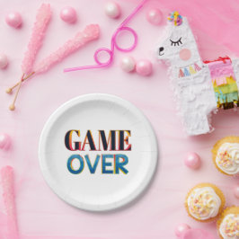 Um prato de papel branco com "GAME OVER" em negrit