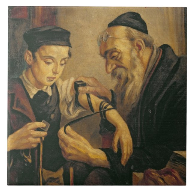 Um rabino que amarra os Phylacteries ao braço de (Frente)