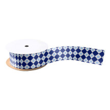 Um rolo de fita com um diamante azul e branco 