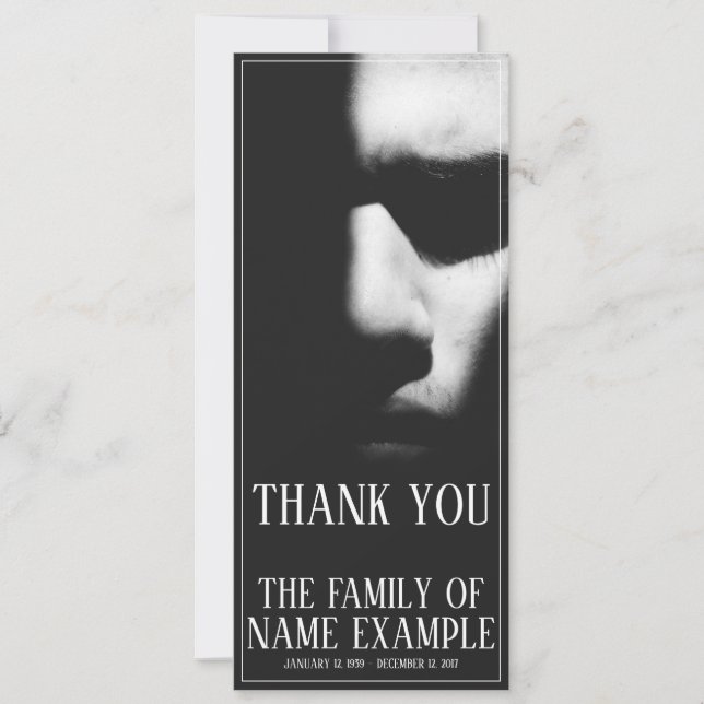 Um rosto dormindo em meia sombra (Frente)