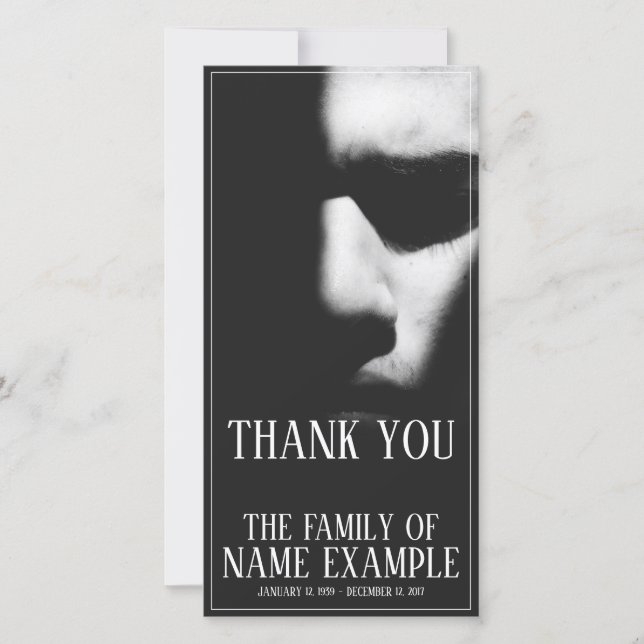 Um rosto dormindo em meia sombra (Frente)