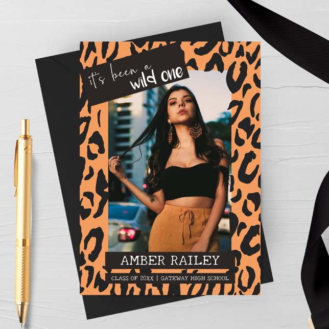 Um selvagem, anúncio de graduação de fotos (Criador carregado)