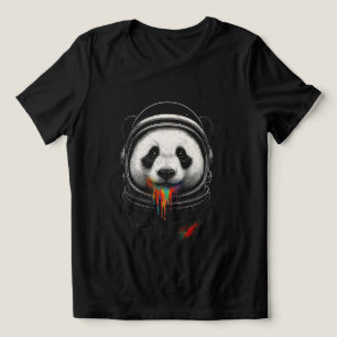 Um urso panda preto e branco vestindo um traje esp