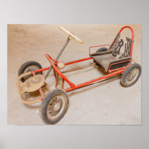 um velho vai-kart no papel de poster do valor