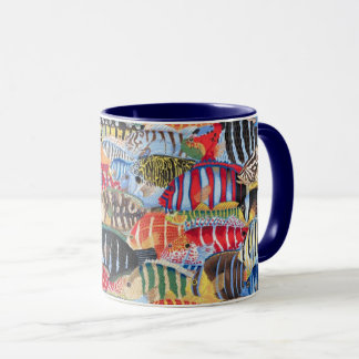 Uma adorável caneca de peixe stripey do Tecido Phi