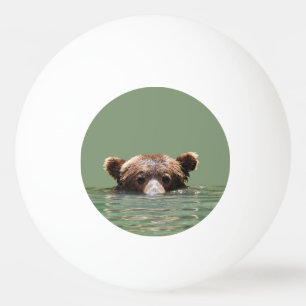 Uma bola de Pong do sibilo da estrela com urso de