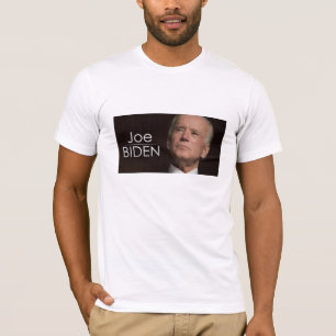 Uma camisa branca na moda tem um retrato do Presid
