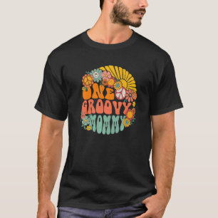 Uma Camisa De Mamãe De Groovy Que Traz Mãe Hippie