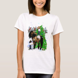 Uma camisa do Natal do cavalo e do miúdo