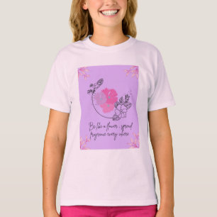 Uma camiseta com belo desenho floral