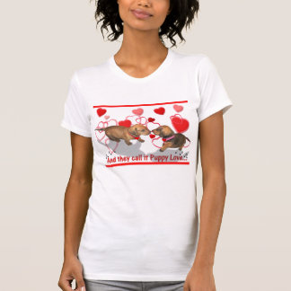 Uma camiseta do amor de filhote de cachorro