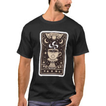 uma camiseta preta cafeinadora de cartão taro.