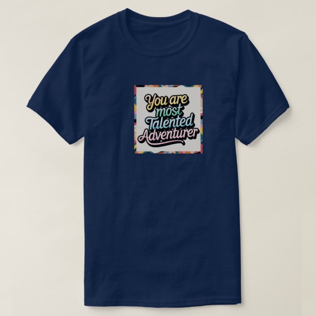 Uma camiseta vibrante e de adventure tipográfica (Frente do Design)