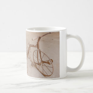 uma caneca de café com uma foto de um velho tricic