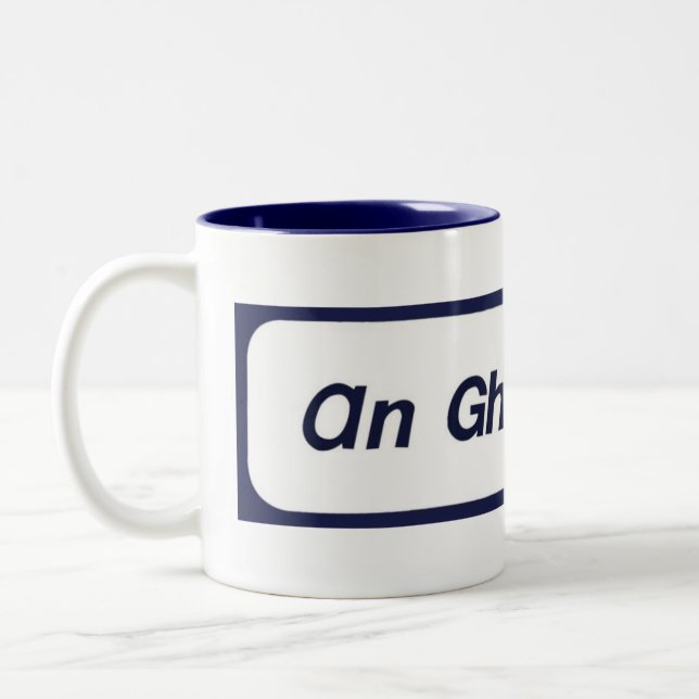 Uma caneca de Ghaeltacht (Esquerda)