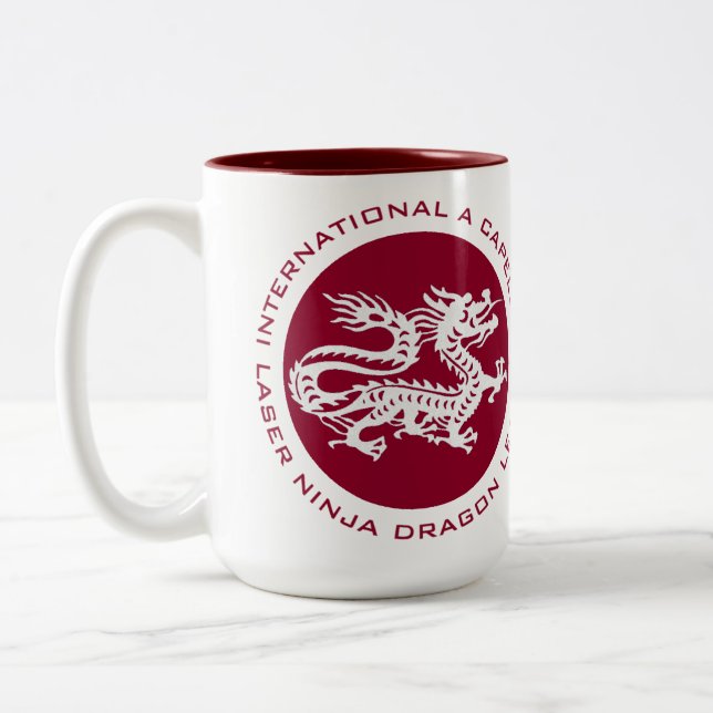 Uma caneca do fã de Capella (Esquerda)