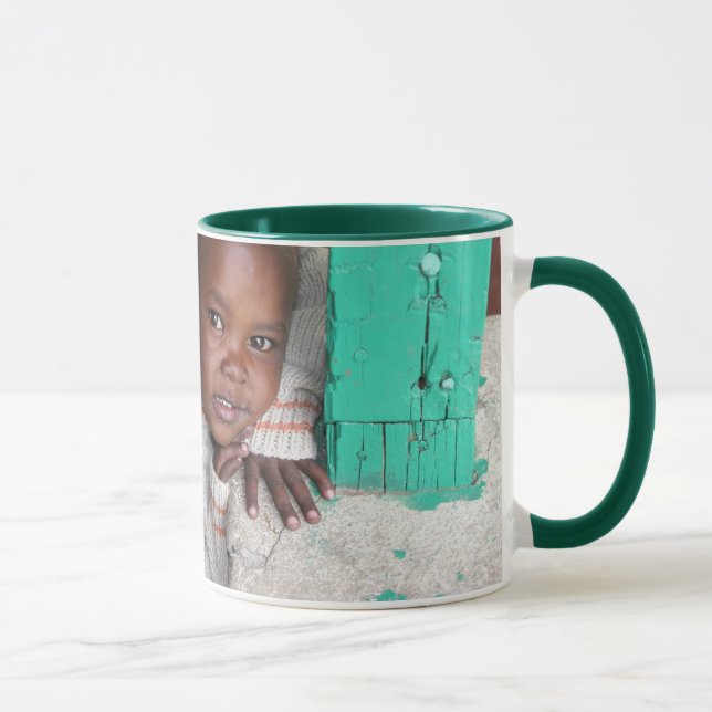 Uma caneca para ajudar órfão do AIDS (Direita)