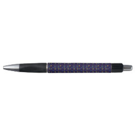 Uma caneta preta e prateada com um roxo decorativo