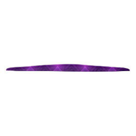 Uma faixa para a cabeça roxa com um padrão acolcho