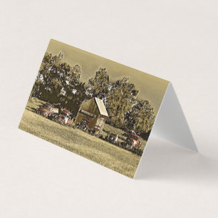 Uma fila de jalopias na grama.