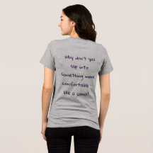 Uma frase sarcástica nas costas de uma camiseta