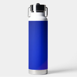 Uma garrafa de água isolada azul elegante com uma
