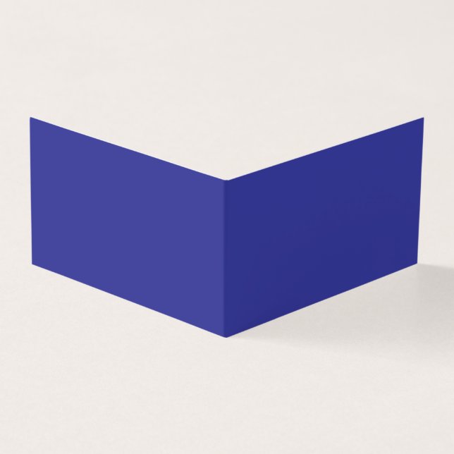 uma parede azul com um relógio (Exterior)