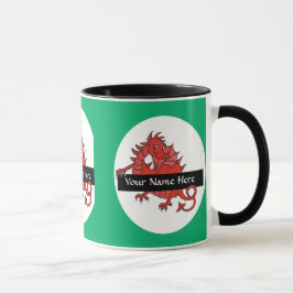 Uma pequena caneca de café com dragão vermelho par