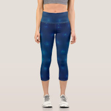 Uma pessoa vestindo um top cropped cinza e legging