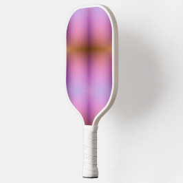 Uma raquete de pickleball com um cabo elegante e b