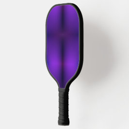 Uma raquete de pickleball é mostrada contra um bra
