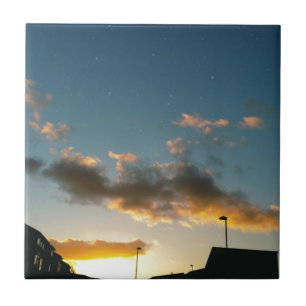 Uma rua coroada com estrelas