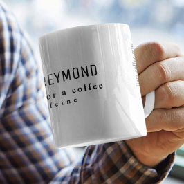 uma simples e agradável caneca de café branca com 