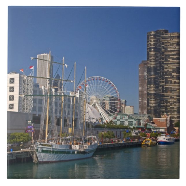 Uma vista do Marinho Pier 2 de Chicago (Frente)