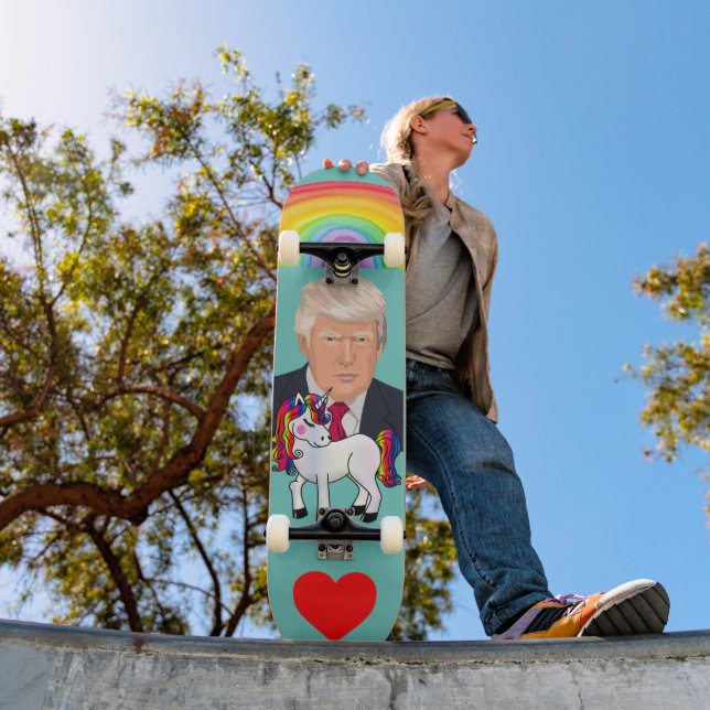 UNICORN DONALD TRUMP RAINBOW SKATEBOARD DECK (Ao ar livre 1)