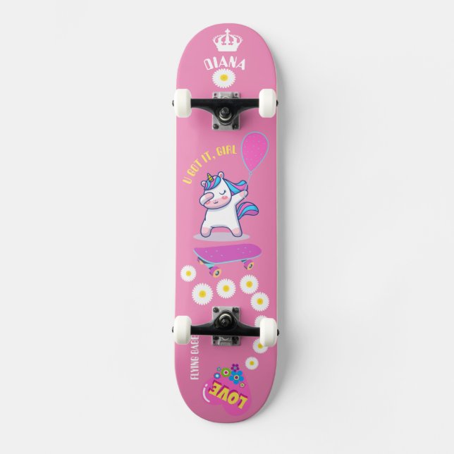 Unicórnio no skate com legendas personalizadas (Frente)