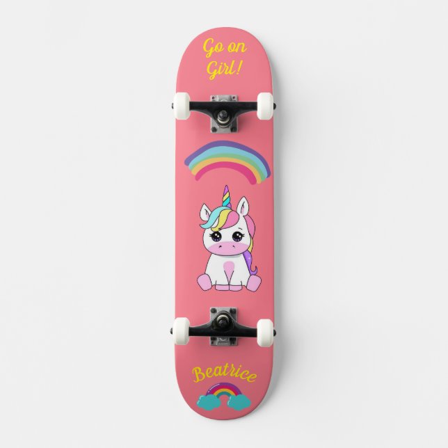 Unicórnio no skate com legendas personalizadas (Frente)