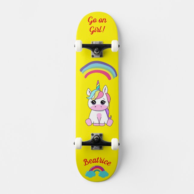 Unicórnio no skate com legendas personalizadas (Frente)