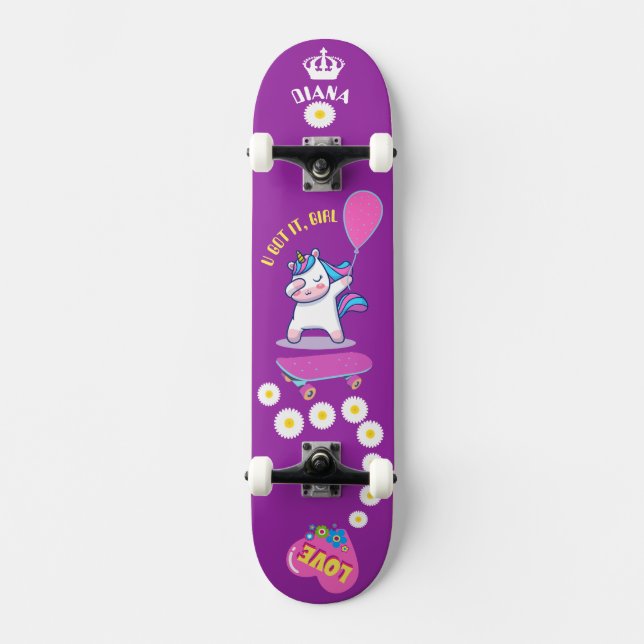 Unicórnio no skate com legendas personalizadas (Frente)