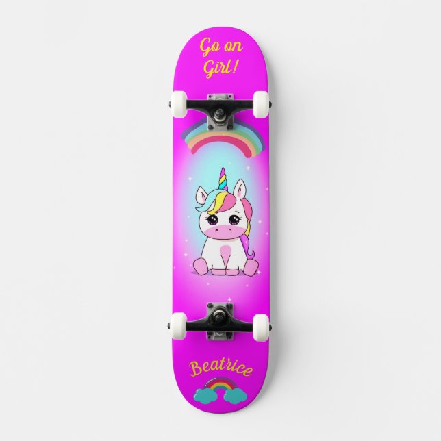 Unicórnio no skate com legendas personalizadas (Frente)