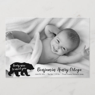 Urso agradável para encontrá-lo anúncio da foto do