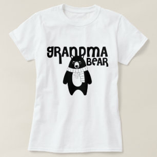 Urso engraçado com a camisa da avó do urso da av
