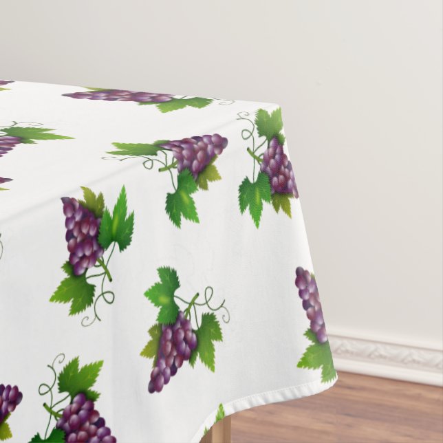 Uvas de Vinho Tinto sobre Toalha de Mesa Branca (Posição Original)